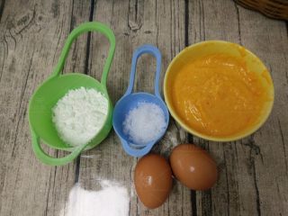 3、胡萝卜酸奶蛋糕,准备好其它原料