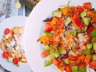 7、烤南瓜????沙拉,南瓜还有抗衰老的功效,还有牛油果,番茄,全是美容的,一起吃,美美哒!????????????