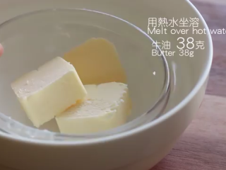 1、免焗芝士蛋糕配草莓/藍莓果醬,38g牛油隔水融化