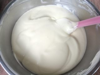 16、拉花斑马心戚风,混合均匀的蛋糊。