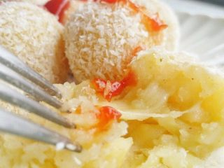 3、美味爆浆芝士球,