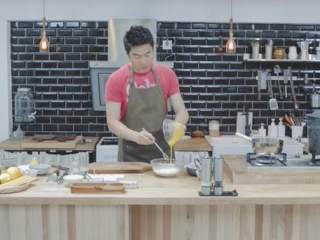 14、波士顿龙虾意面&焦糖烤布丁 ,搅拌至平滑后与煮好的液体混合同时不停的搅拌