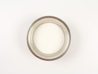 2、自制鸡蛋青菜肠粉,取100克肠粉专用粉，加入230克的清水，搅拌至无颗粒状。