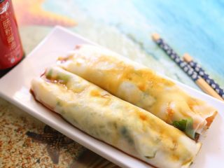 12、自制鸡蛋青菜肠粉,简单几步，鸡蛋肠粉就做好了哦。