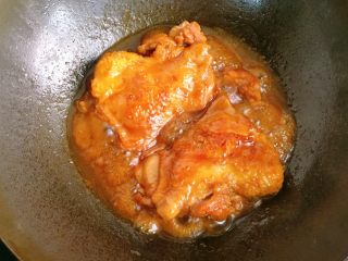 15、照烧鸡腿,可以酌情再加一些水，然后小火炖煮