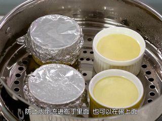 14、焦糖布丁（20160723期）,没有烤箱的怎么做？大家可以用隔水蒸的方法，（焦糖布丁的制作的步骤全部都一样）水沸腾之后马上转最小火蒸20分钟，同样需要冷却冷藏后再食用