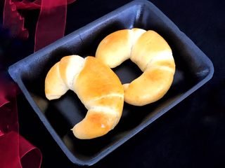 15、早餐+一次性发酵牛角肉松面包（无糖低油）,美美地摆拍吧