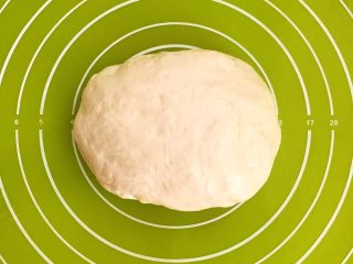 11、自制健康油条,揉面排气