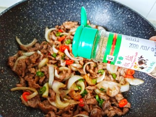 12、椒盐牛肉,加椒盐2勺。