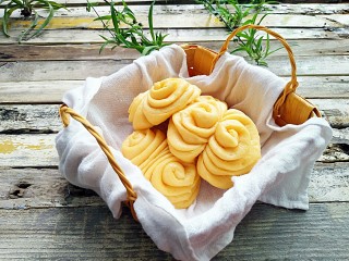 16、胡萝卜花卷,成品图。