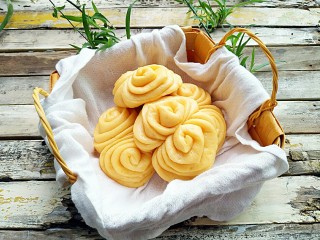 17、胡萝卜花卷,成品图。