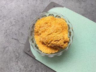 10、酥炸鸡排～在家就能自制更健康,最后蘸满面包糠