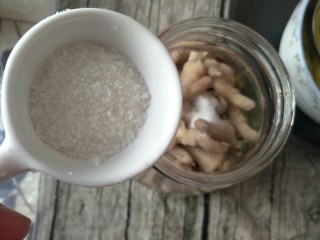 13、泡椒凤爪,半勺白糖