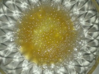 4、鸿运松鼠桂鱼,4.料酒中加入蛋清打散