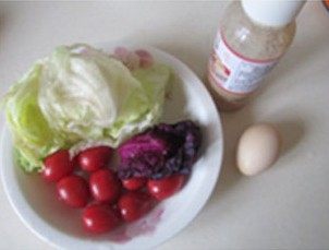 8、馒头的华丽转身---鸡蛋沙拉VS黄金馒头,准备好沙拉的调料， 鸡蛋煮熟