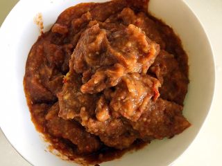 9、山楂糕,分几次将所有山楂打成泥。