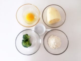 1、香香的小藕饼,准备好所有食材,藕去皮