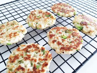 11、香香的小藕饼,取出即可