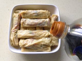 15、腐皮肉馅卷,倒适量生抽