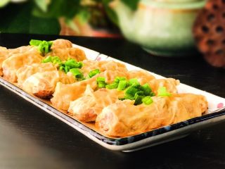 17、腐皮肉馅卷,为了拍照漂亮，特意换了个合适的盘子