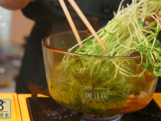 16、开春季：春天一定要吃的美容减肥菜,250g豌豆苗入沸水