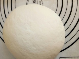 6、萌萌的小猪包,室温发酵两倍大。