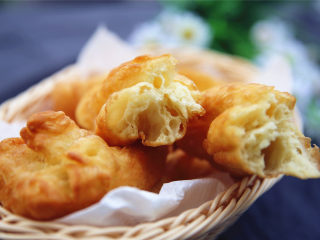 12、自制健康油条,看看这组织就知道有多酥松了。