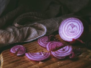 10、春日小清新之 香橙煎鸡肉,洋葱切片后在中间再切一刀