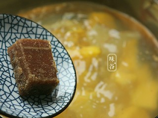 10、春季祛痰又补脾胃的白果番薯糖水,加入片糖;