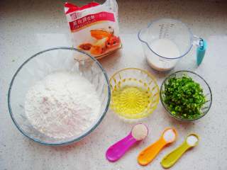 3、芝麻香葱饼干,其他食材称好备用。（此配方可做四烤盘）