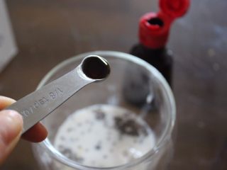 6、健康减肥奇亚籽布丁,加上香草精