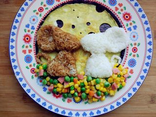 19、“属”于你—卡通儿童餐,盛出用小勺舀到盘中