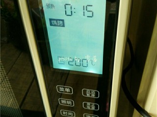 9、蛋皮西红柿,烤箱上下火200度预热；