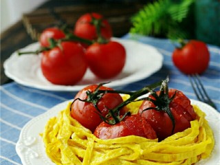 13、蛋皮西红柿,做早餐很不错哦。