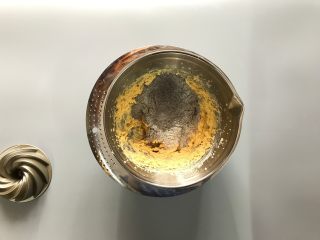 8、黑米旋风小蛋糕,加入混合好的粉类，