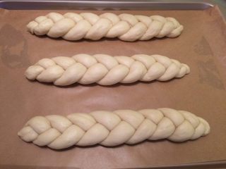 7、三股辫子面包,编成三股辫子