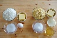 1、法式杏仁焦糖脆饼,先来张材料图