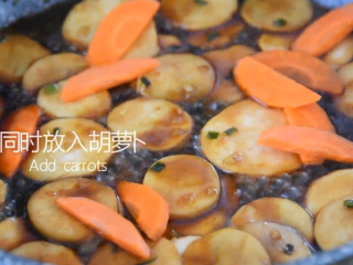 13、西兰花这样做健康又美味,减肥抗癌两不误!,同时放入胡萝卜
