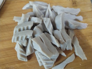 5、蒜泥黄瓜(加了很多料),扒糕切块，我们这叫扒糕不知道别的地方怎么说