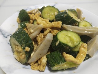 10、蒜泥黄瓜(加了很多料),很好做的夏季开胃凉菜