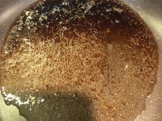 14、葱油拌面,不断摇动，混合油酱