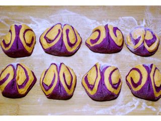 14、双薯花卷,把所有的面团做好就可以了……