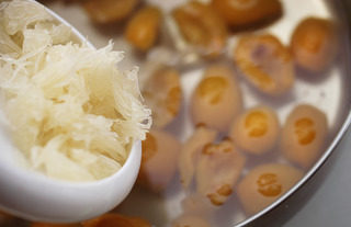 10、枇杷柚子百合饮,放入柚子