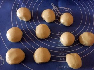 6、一口酥,包紧收口朝下