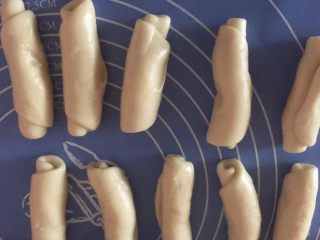 9、一口酥,盖上保鲜膜静止20分钟醒一会