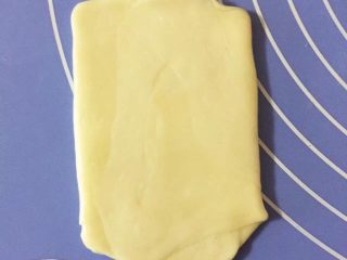 16、一口酥,擀成长方形