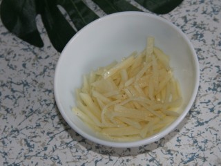 7、幸福便当~沙拉烤肉拌饭,土豆切丝