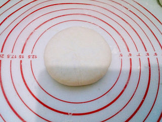 16、牛肉盒子,依次包好，烙制之前用手压扁。