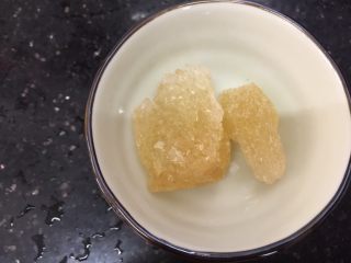 4、冬瓜马蹄爽,准备好冰糖