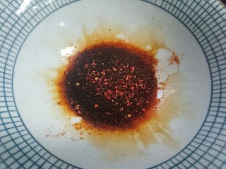 14、手撕鸡胸肉,二勺生抽，一勺辣椒粉，一勺蚝油